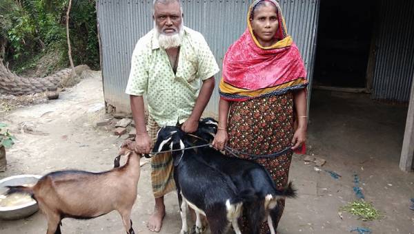 নাটোরের লালপুর উপজেলার বাসিন্দা শাহানারা পারভীন (৫৬) কে যাকাত তহবিল ২০২১ থেকে আর্থিক সহায়তায়